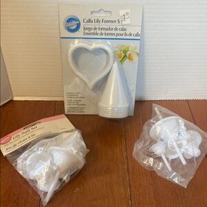 Wilton White Cake Toppers Calla Lily formers & mail set cake decorating